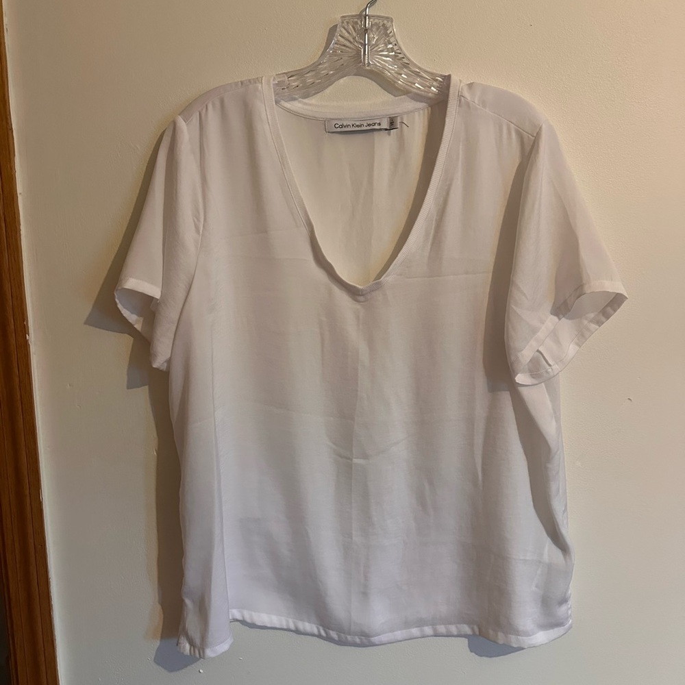 Calvin Klein Women's White Satin V-Neck Top